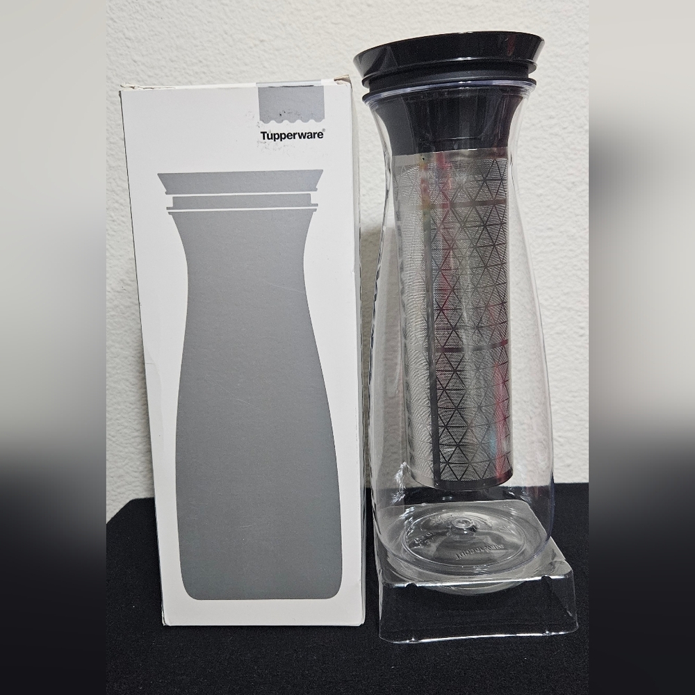 Tupperware Black and Gray Water Bottle
